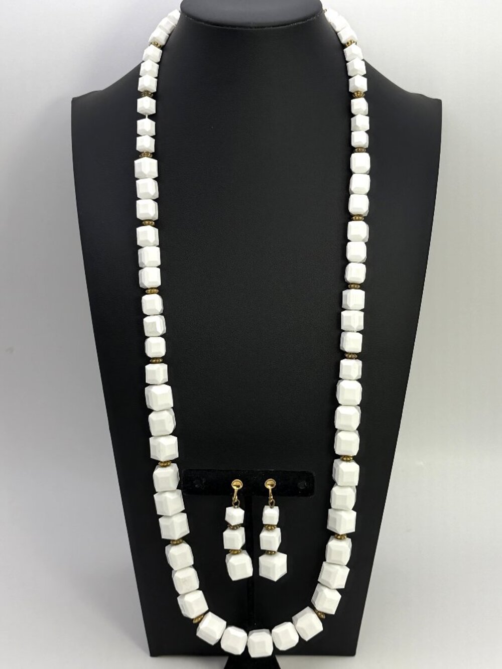 Vintage 60s 70s White Cube Bead Necklace Clip Earrings Set Mod 30”